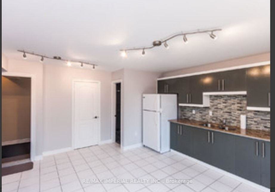 714r-dufferin-street-toronto-ontario-c13107598