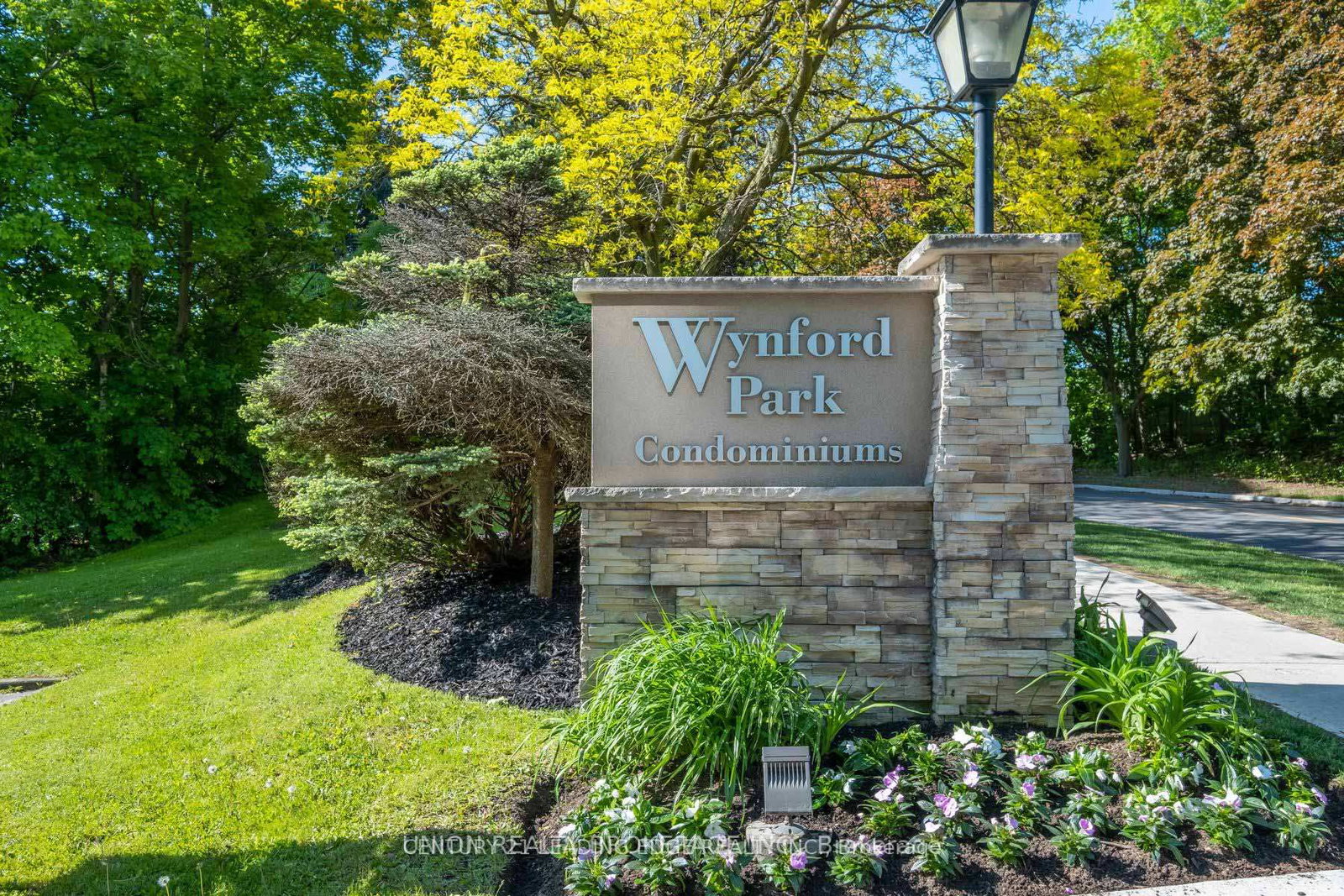 10-edgecliffe-golfway-east-york-ontario-c13108082