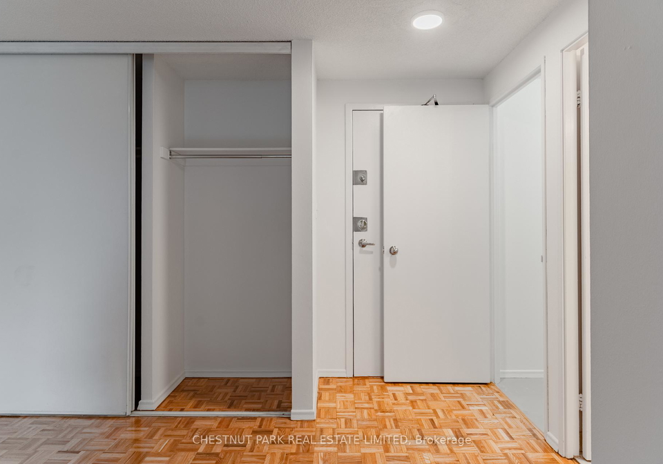 20-saint-patrick-street-toronto-ontario-c13108126