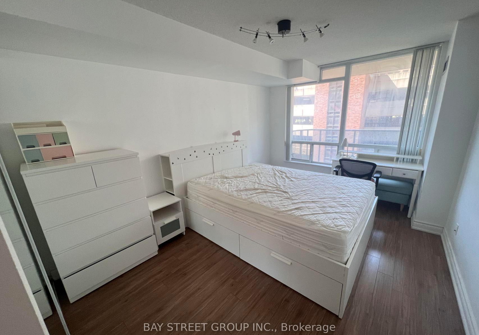 750-bay-street-toronto-ontario-c13108174