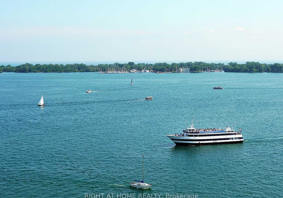 65-harbour-square-toronto-ontario-c13108204