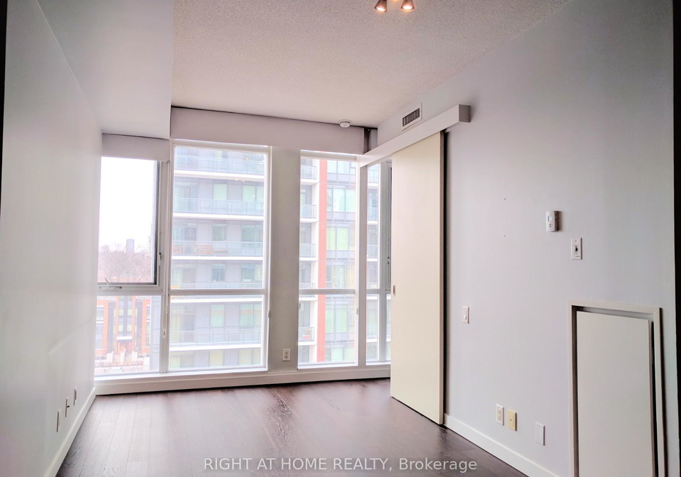 30-canterbury-place-toronto-ontario-c13108308
