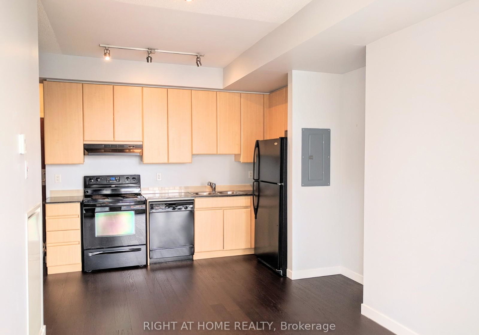 30-canterbury-place-toronto-ontario-c13108308