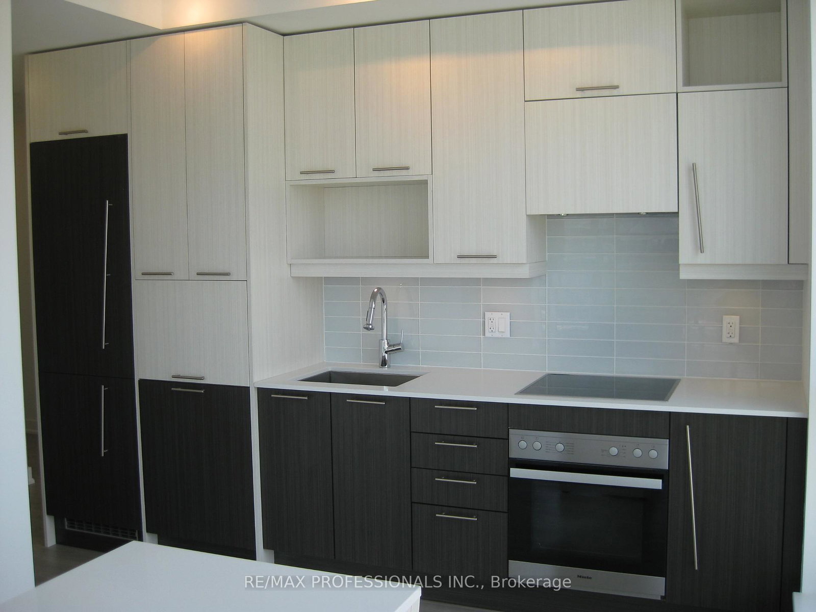 199-richmond-street-w-toronto-ontario-c13108500