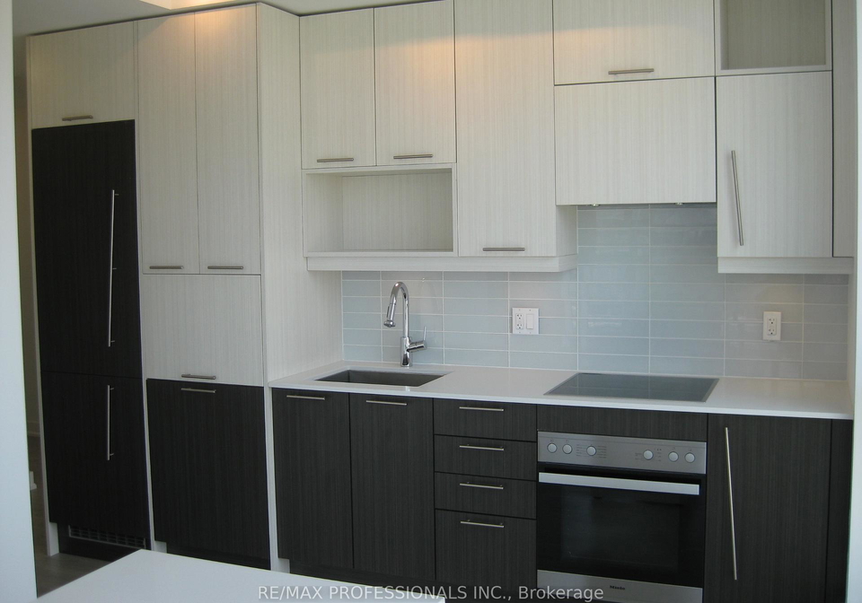 199-richmond-street-w-toronto-ontario-c13108500