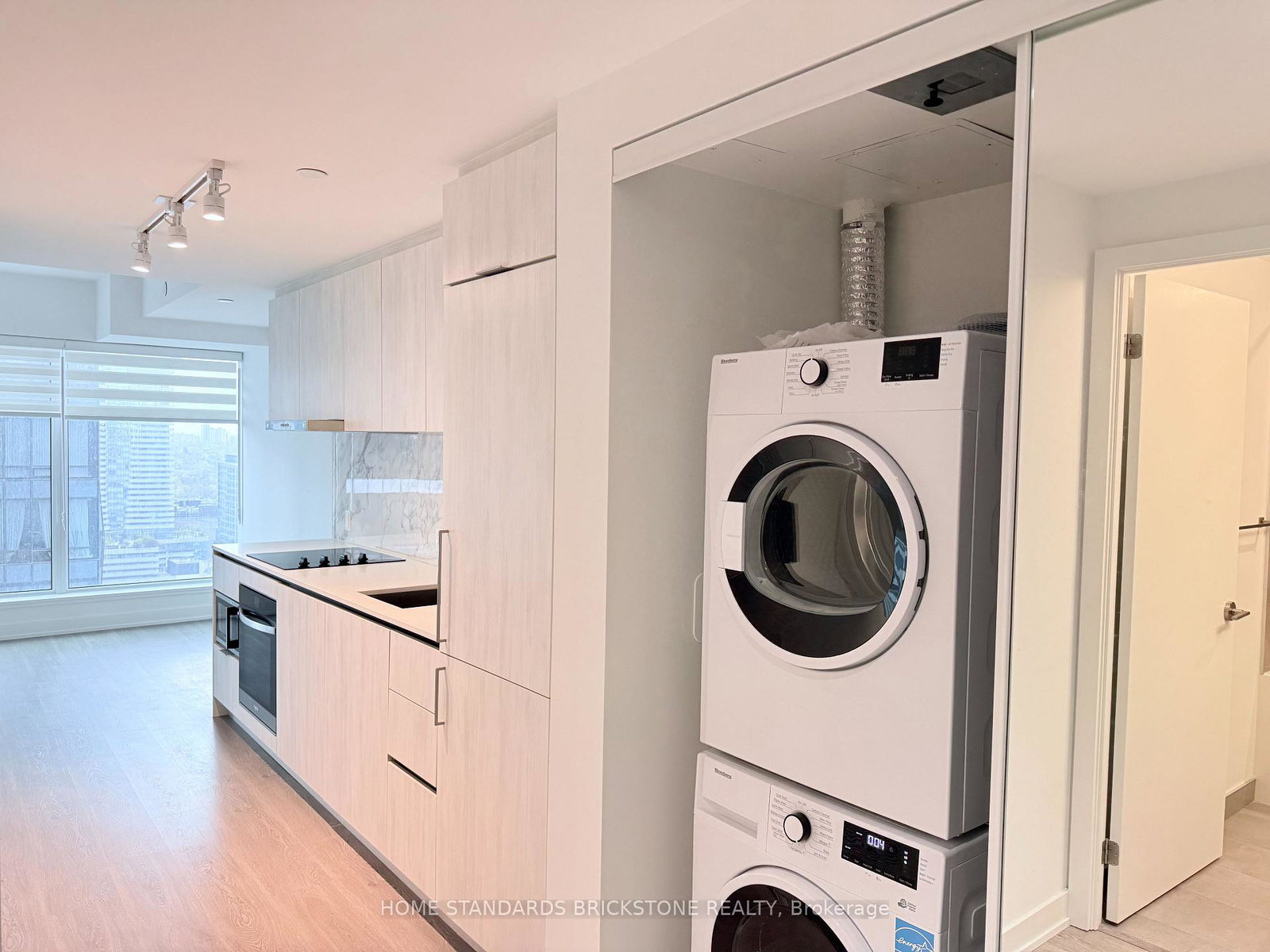 8-wellesley-street-w-toronto-ontario-c13108556