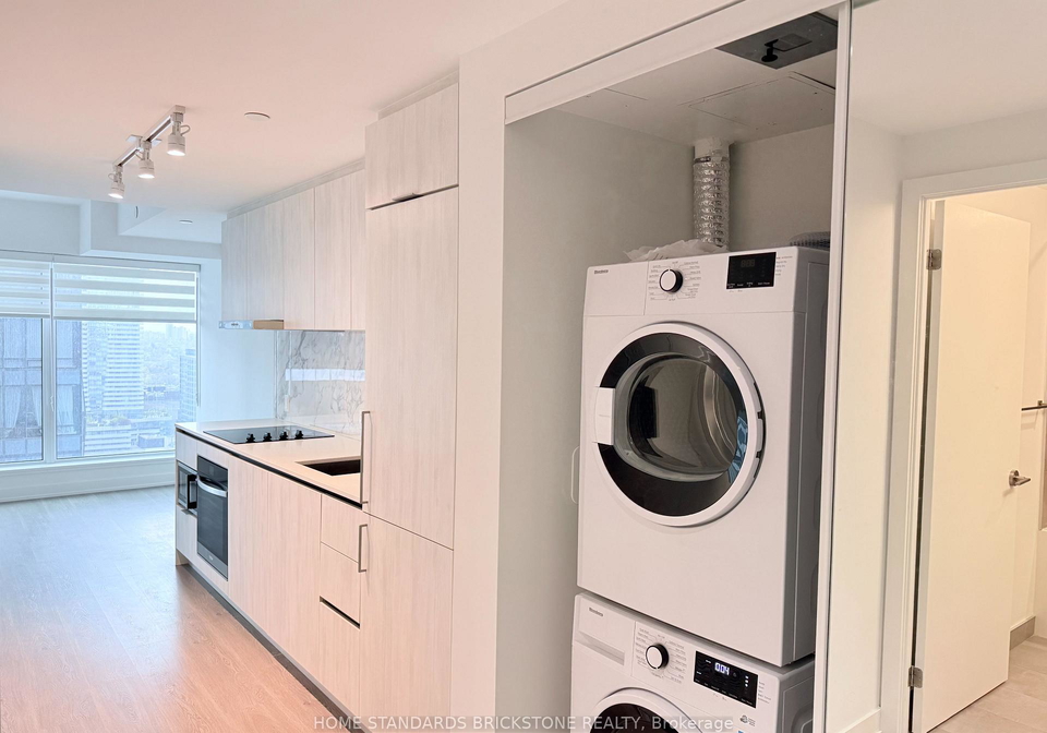 8-wellesley-street-w-toronto-ontario-c13108556