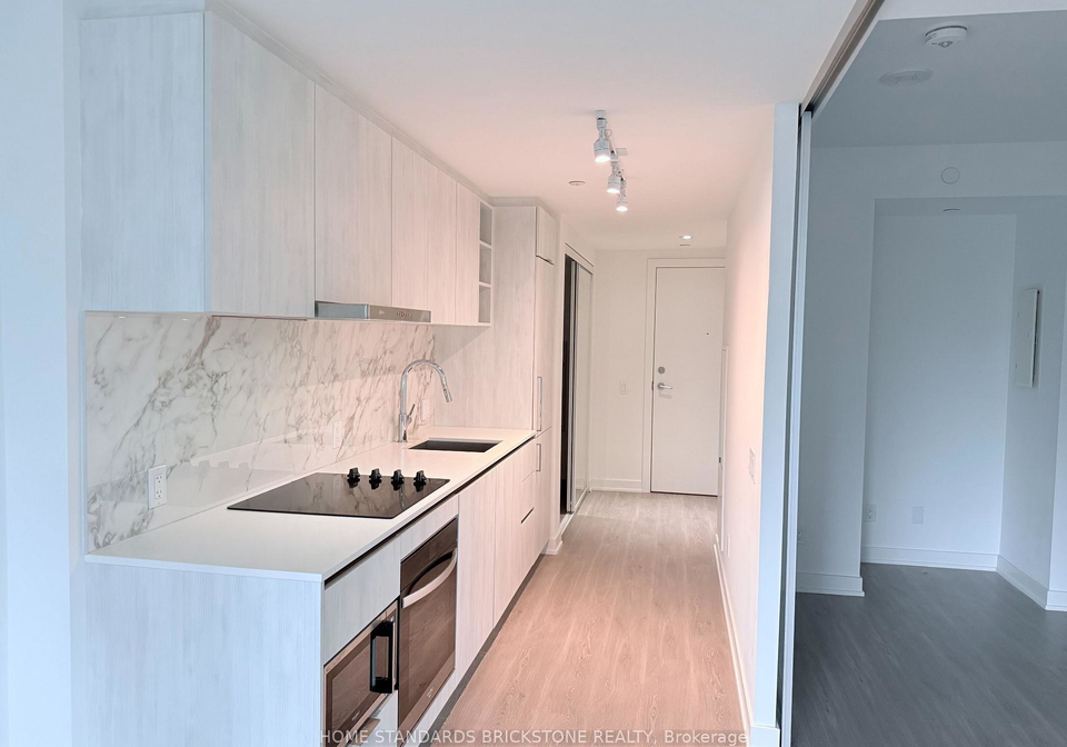 8-wellesley-street-w-toronto-ontario-c13108556