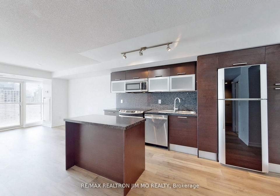 386-yonge-street-toronto-ontario-c13108768