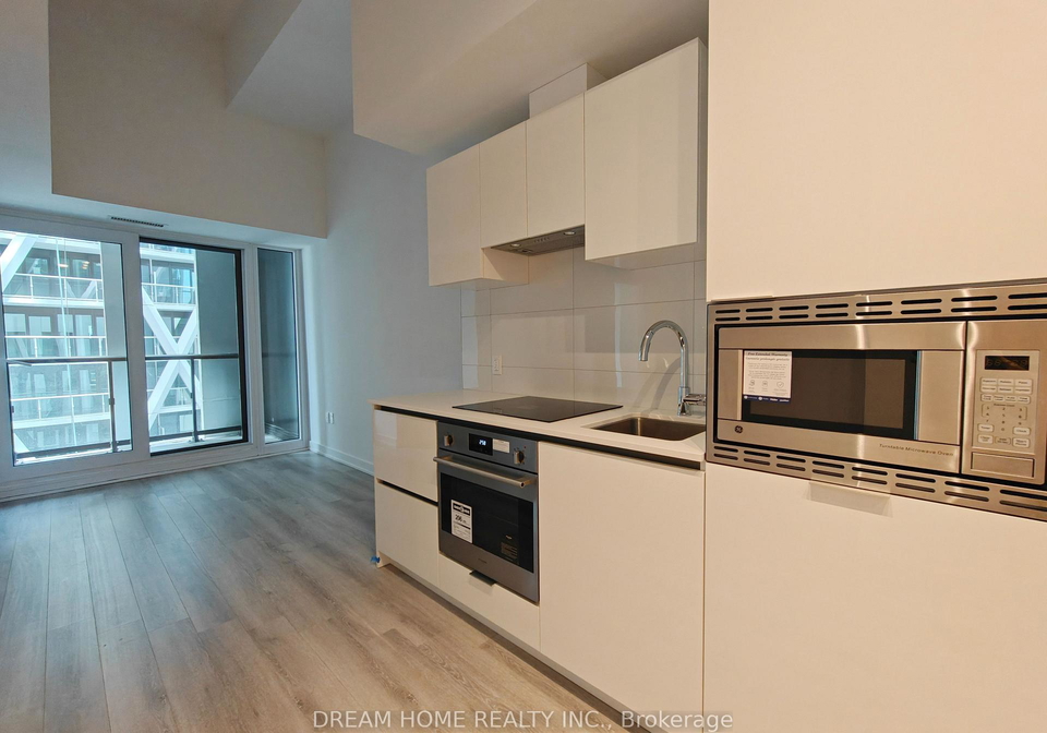 238-simcoe-street-toronto-ontario-c13108836