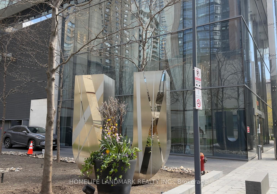 1080-bay-street-toronto-ontario-c13109016