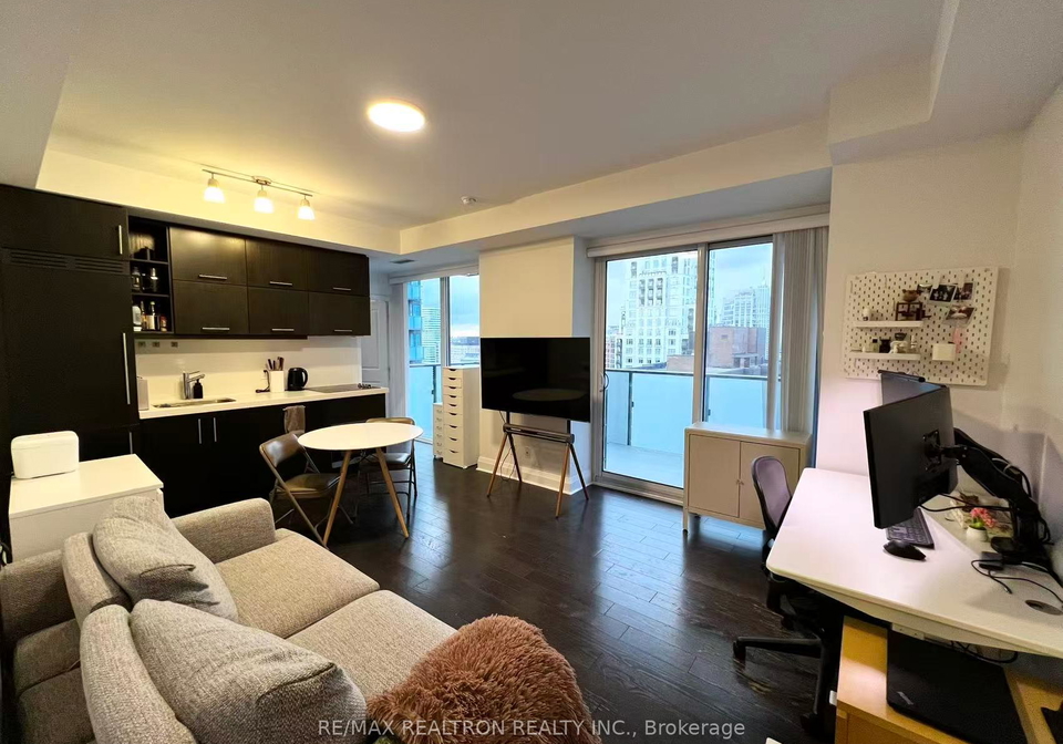 1080-bay-street-toronto-ontario-c13109058