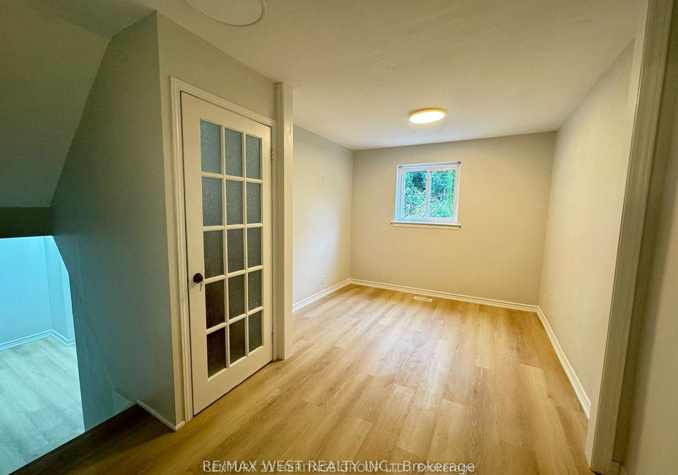 22-axsmith-crescent-north-york-ontario-c13109124