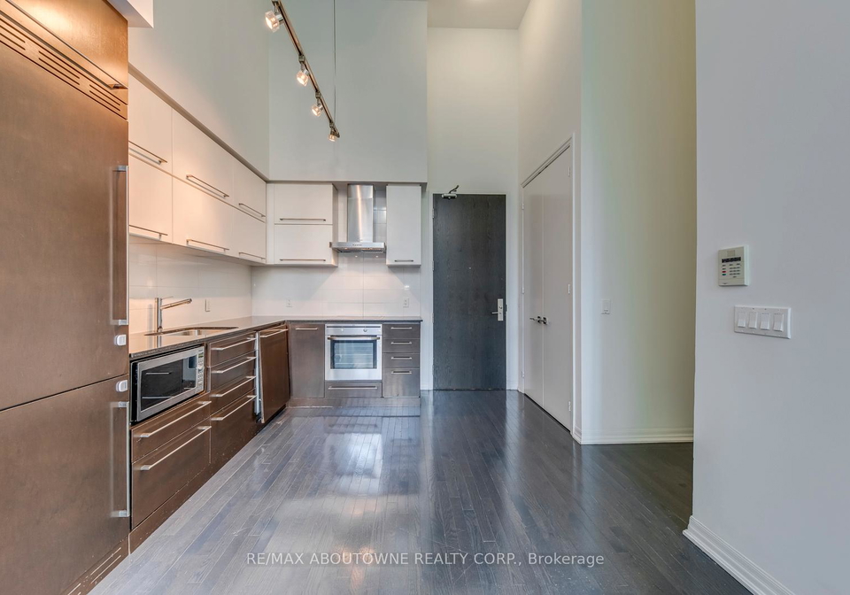 770-bay-street-toronto-ontario-c13109332