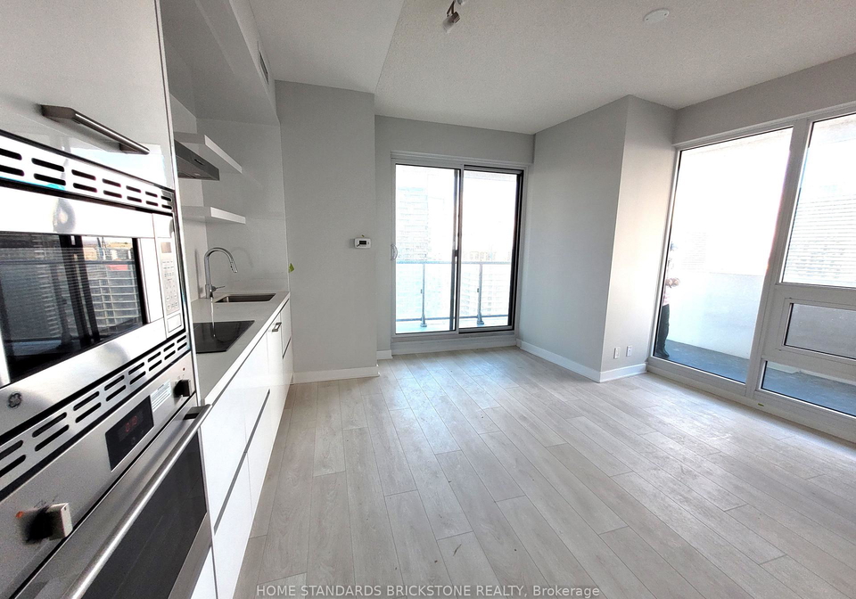 2221-yonge-street-toronto-ontario-c13109526