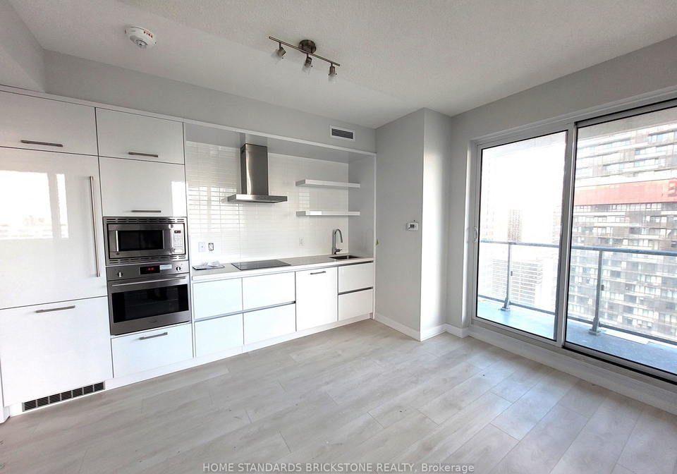 2221-yonge-street-toronto-ontario-c13109526