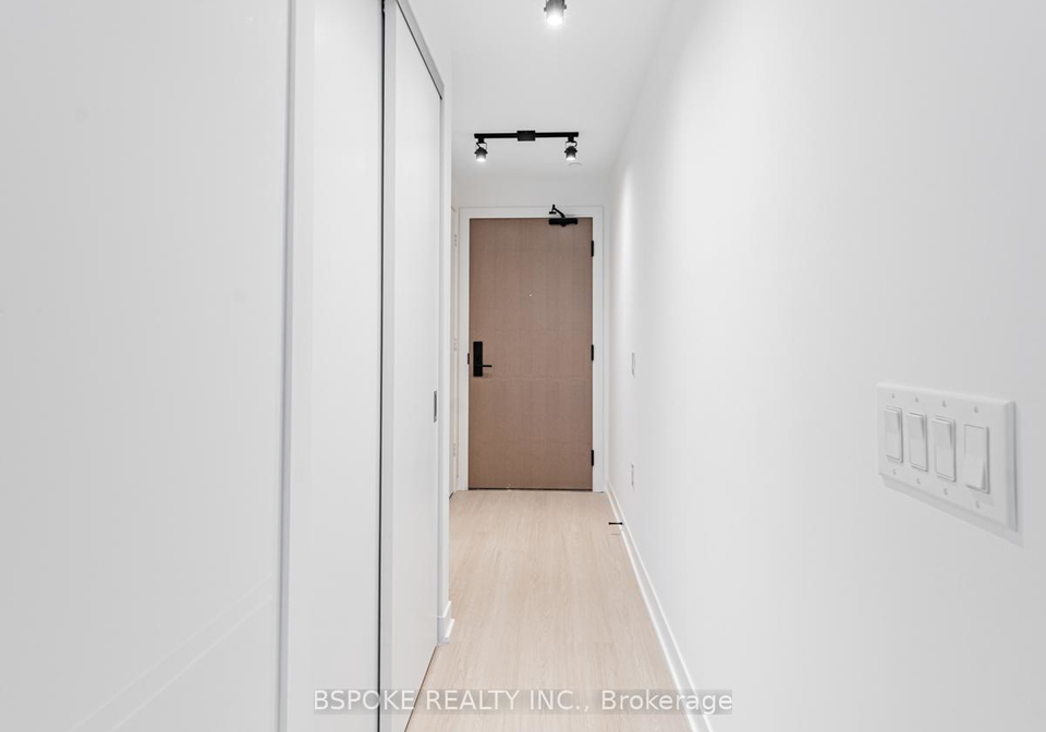 195-mccaul-street-toronto-ontario-c13109814