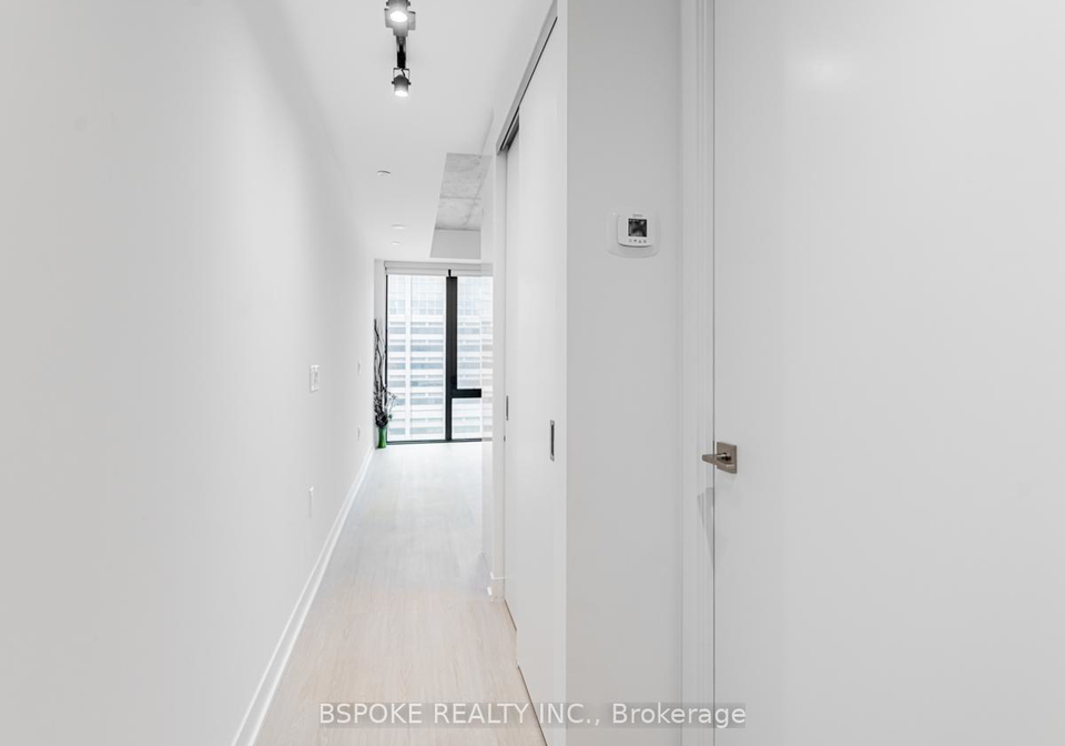 195-mccaul-street-toronto-ontario-c13109814