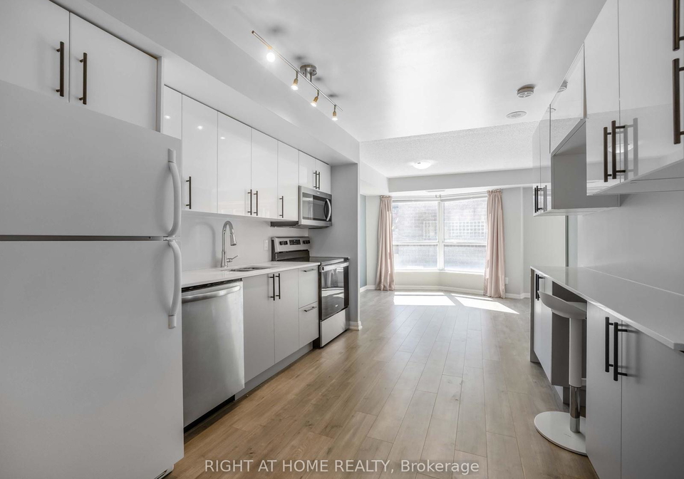 18-beverley-street-toronto-ontario-c13110800