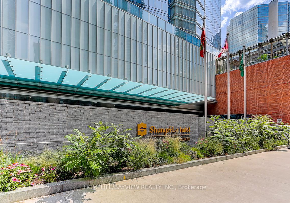 180-university-avenue-toronto-ontario-c13110848