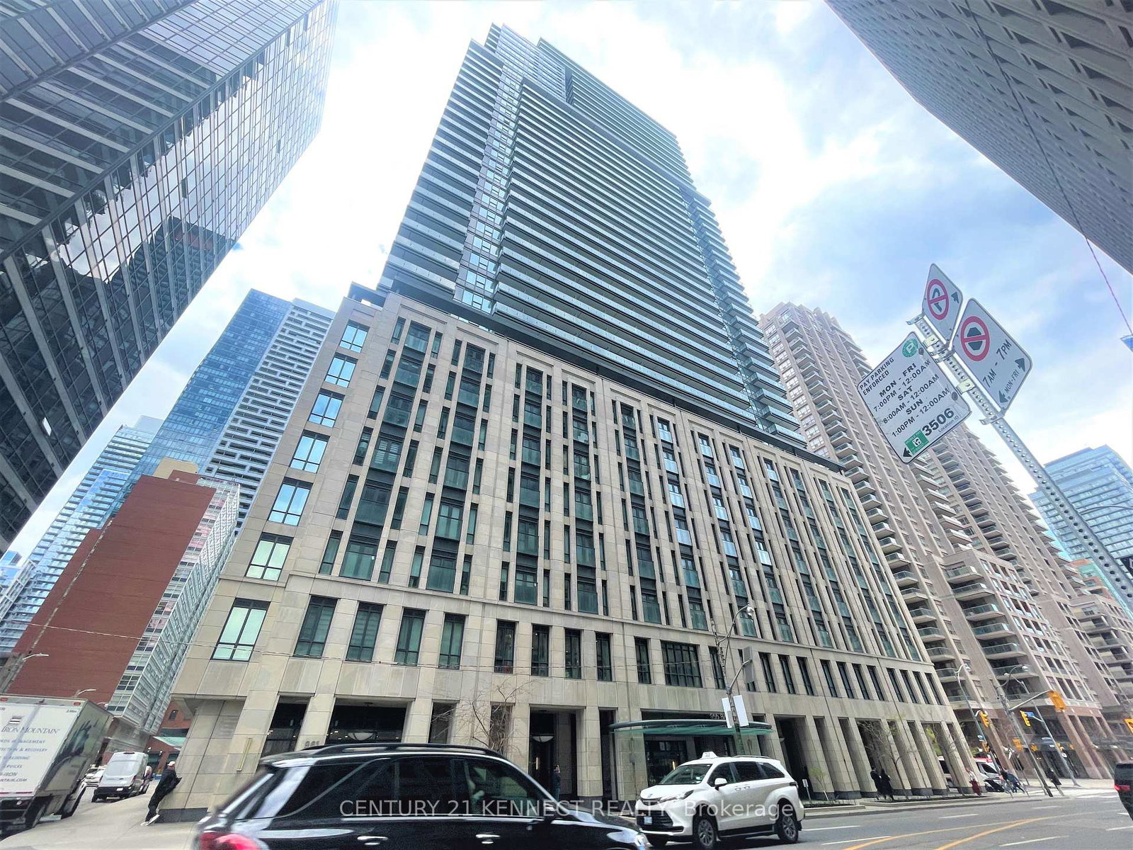 955-bay-street-toronto-ontario-c13110876