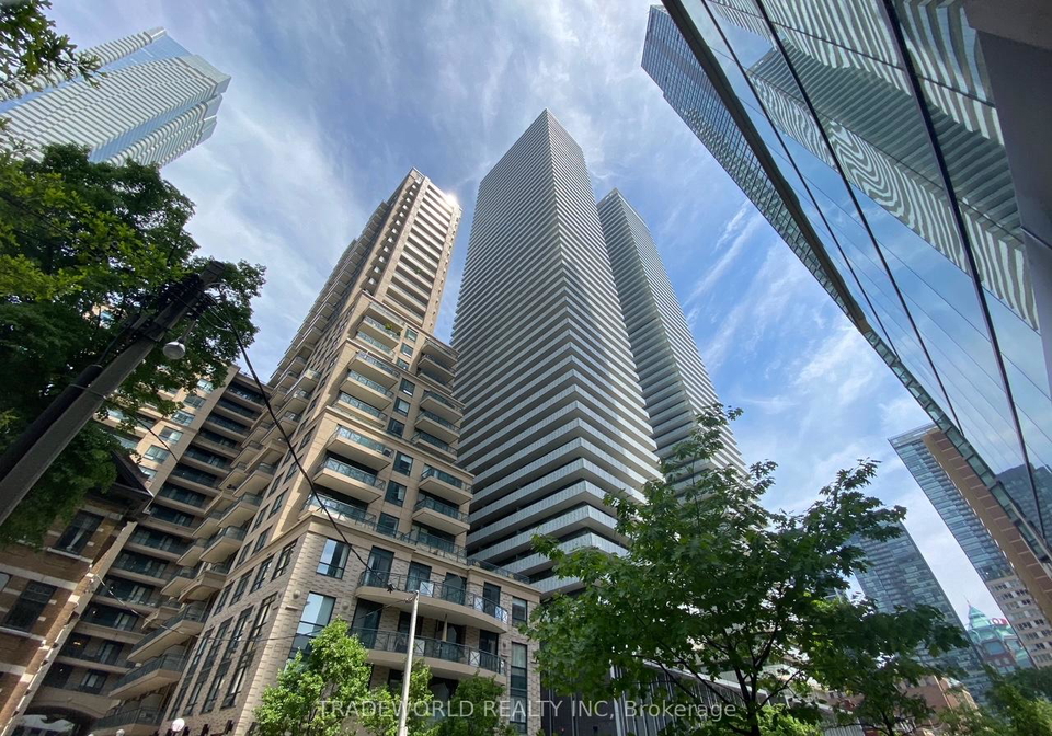 42-charles-street-e-toronto-ontario-c13111152