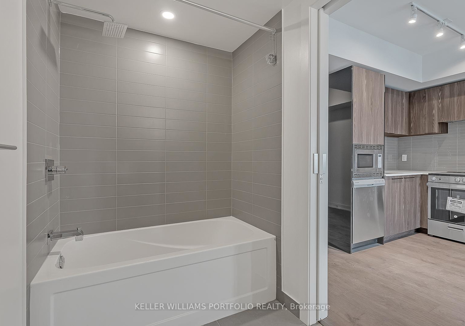 501-yonge-street-toronto-ontario-c13111292