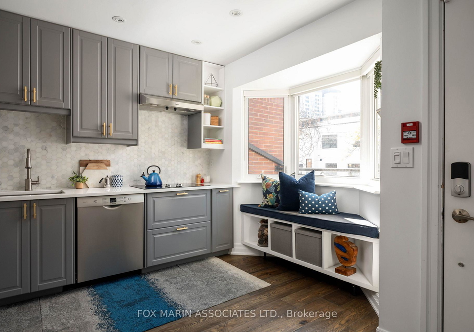 588-wellington-street-w-toronto-ontario-c13111532