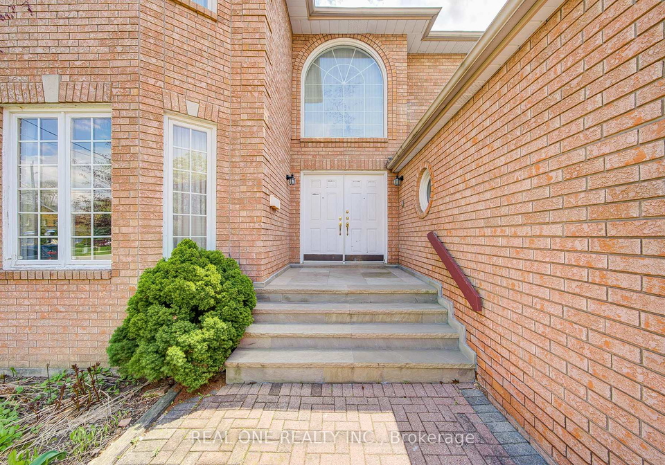 261-mckee-avenue-north-york-ontario-c13112014