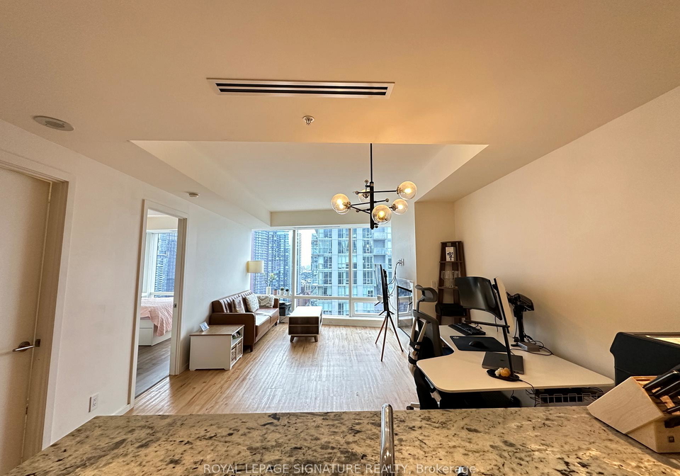 180-university-avenue-toronto-ontario-c13112068