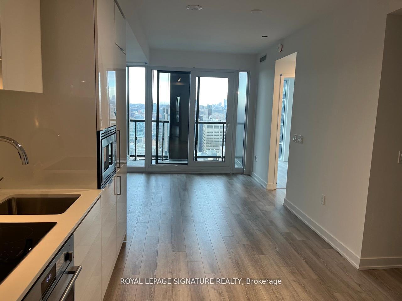 238-simcoe-street-toronto-ontario-c13112264