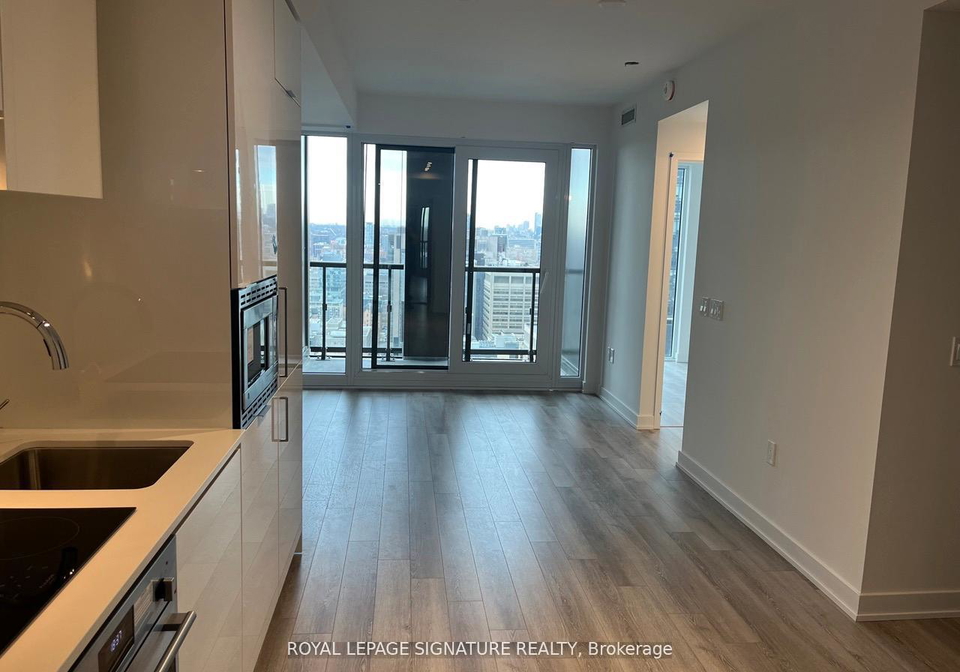 238-simcoe-street-toronto-ontario-c13112264