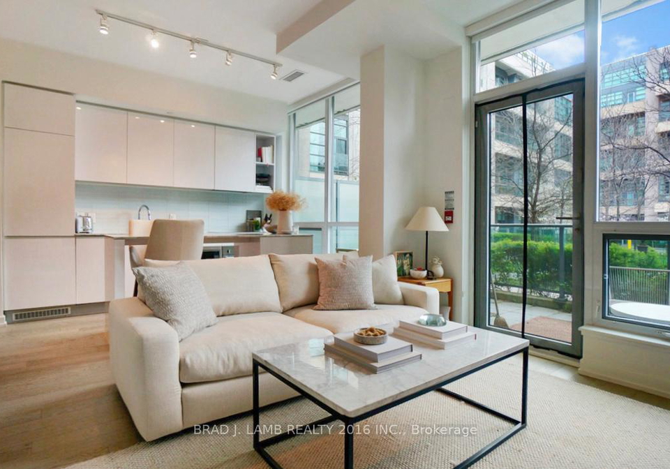 377-madison-avenue-w-toronto-ontario-c13112300