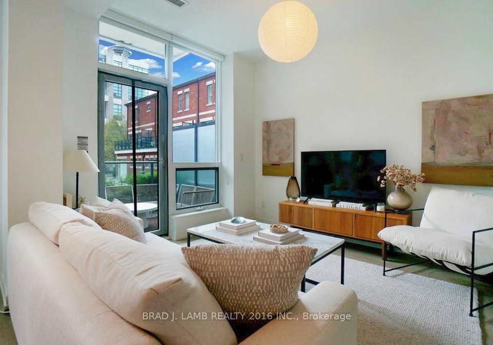 377-madison-avenue-w-toronto-ontario-c13112300