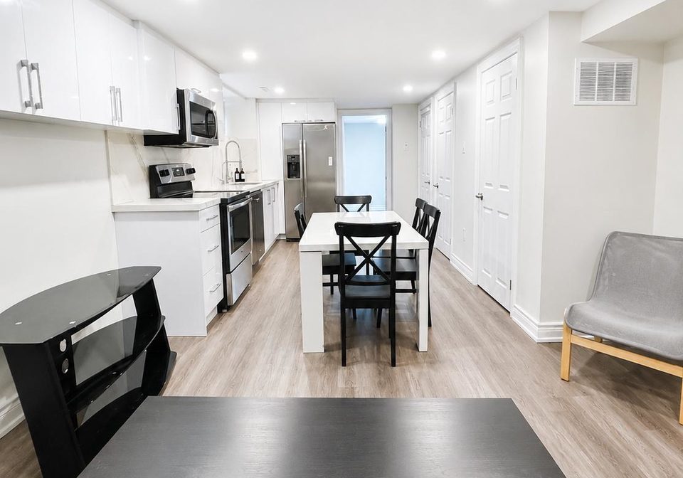 230-lawrence-avenue-w-toronto-ontario-c13112314