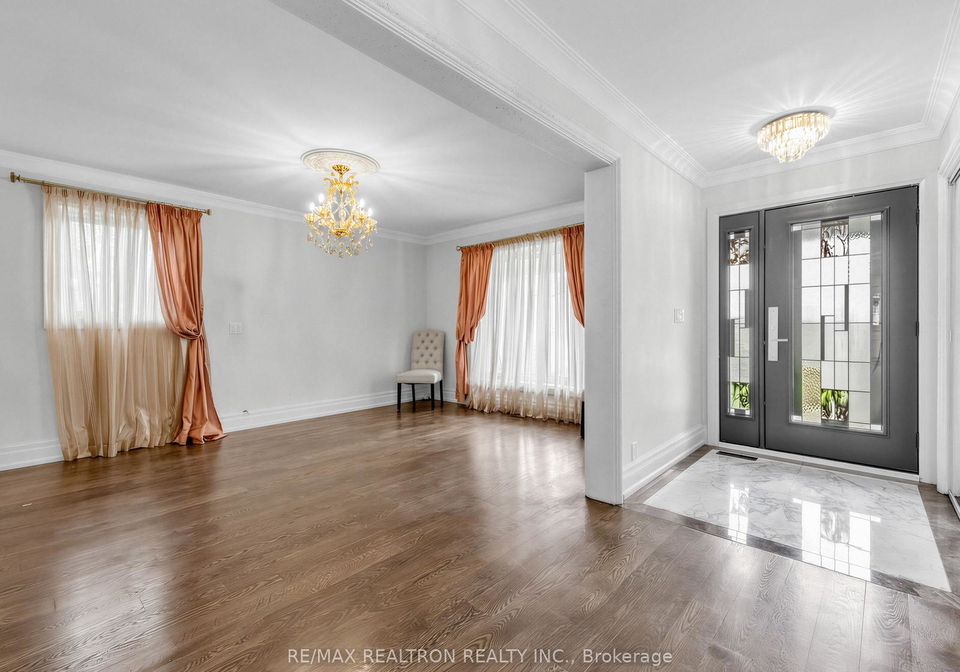 44-pineway-boulevard-north-york-ontario-c13112544