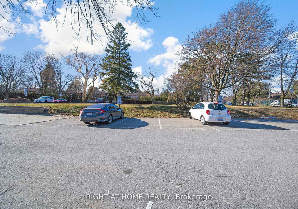 12-lace-fernway-way-w-north-york-ontario-c13112734