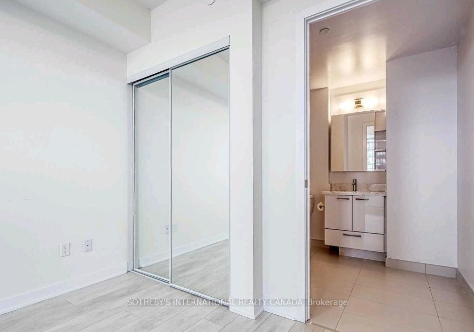 2221-yonge-street-toronto-ontario-c13112896