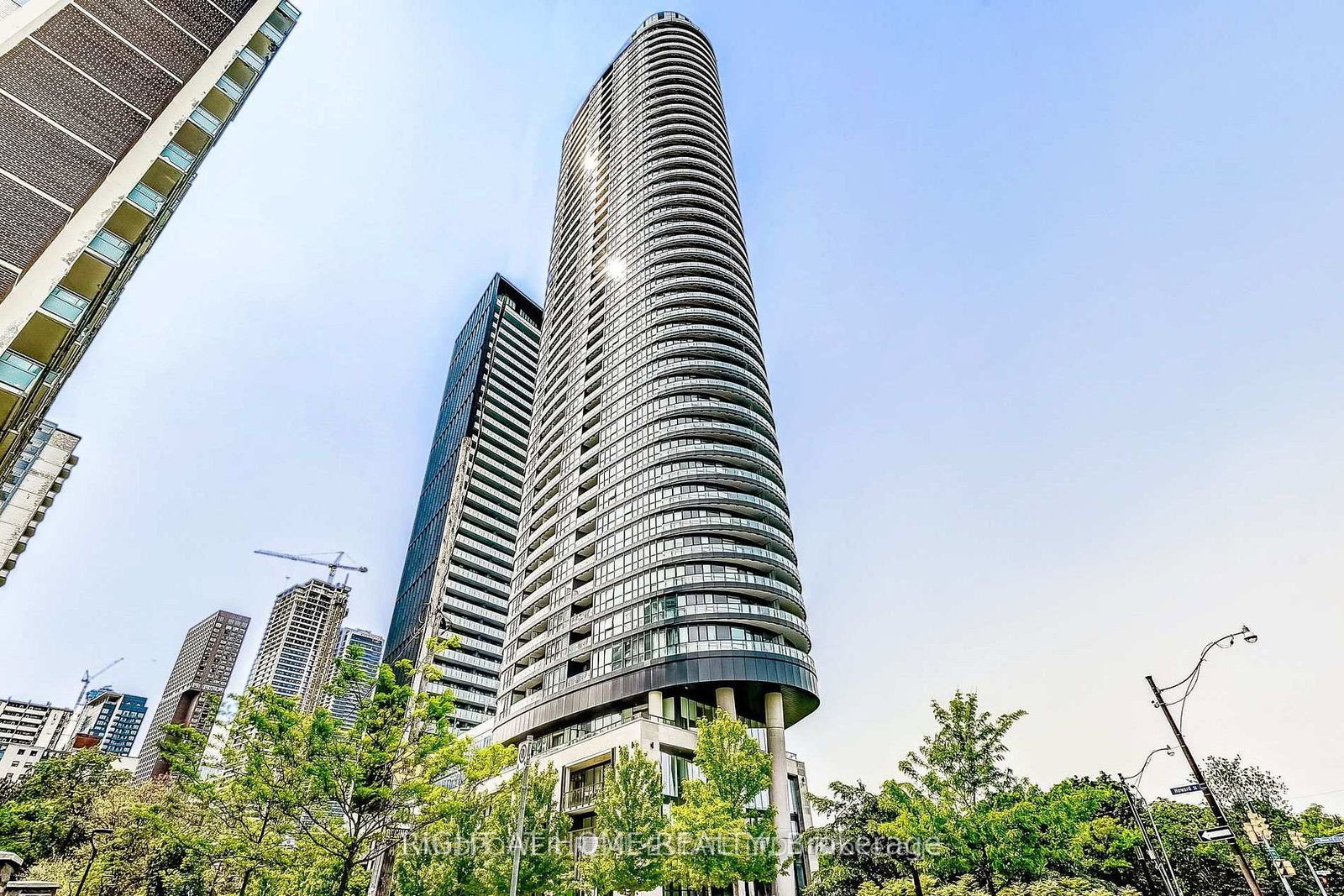 585-bloor-street-e-toronto-ontario-c13113332