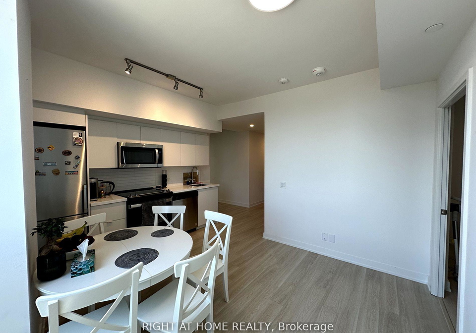 30-tretti-way-toronto-ontario-c13113458