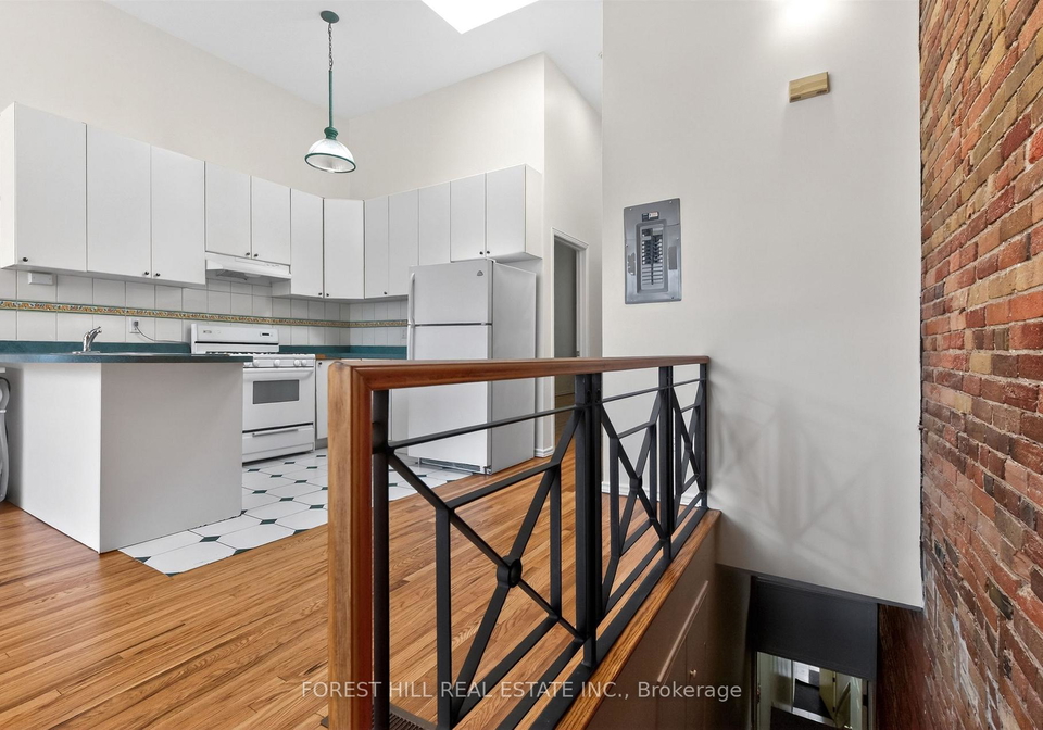 492-queen-street-w-toronto-ontario-c13113544