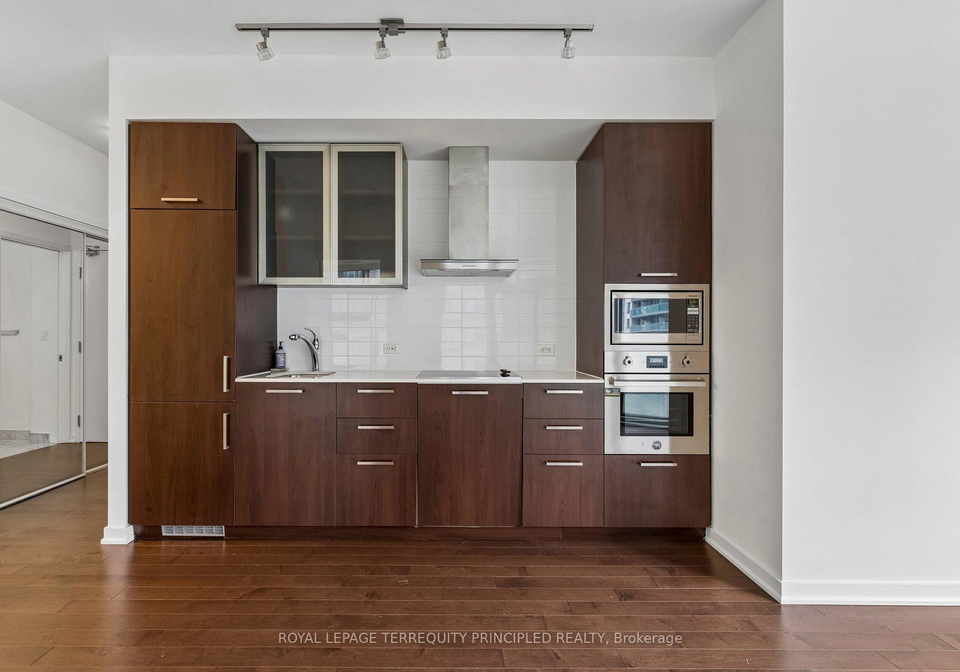 12-york-street-toronto-ontario-c13114262