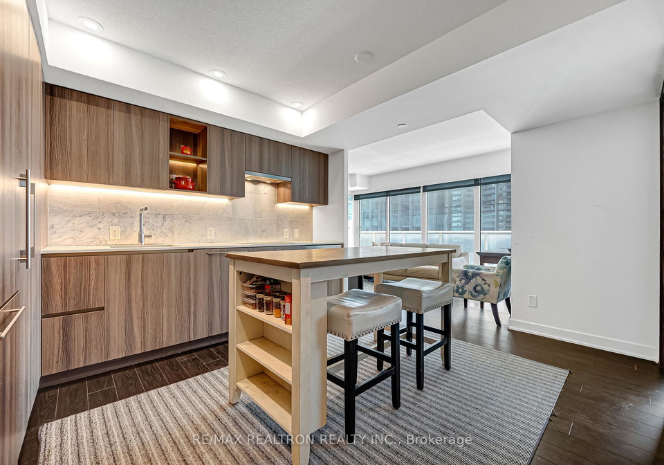 19-bathurst-street-toronto-ontario-c13114376