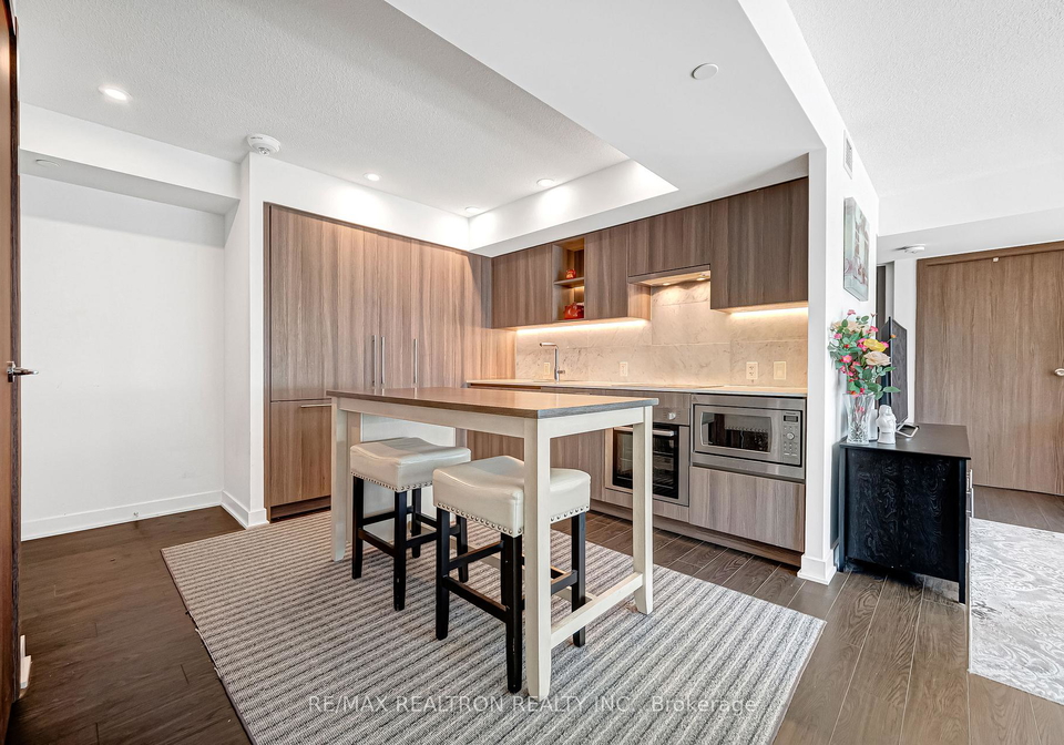 19-bathurst-street-toronto-ontario-c13114376