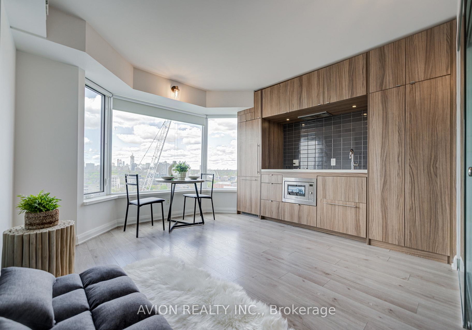 155-yorkville-avenue-toronto-ontario-c13114484