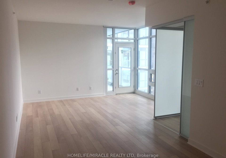 210-simcoe-street-toronto-ontario-c13115220