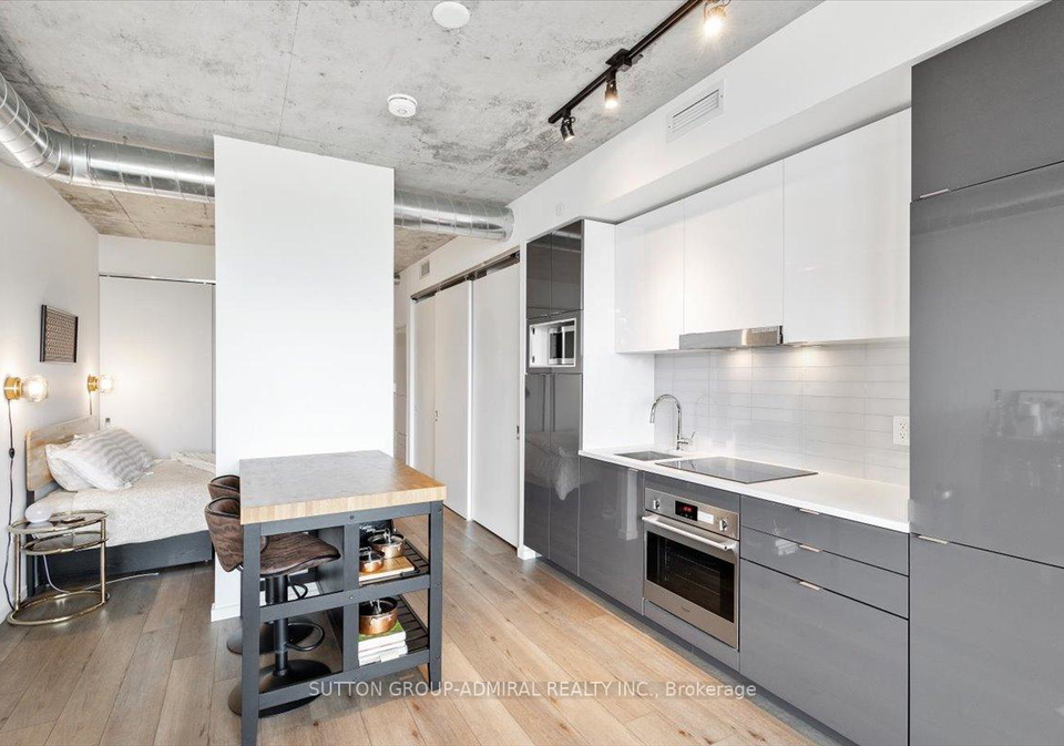 21-lawren-harris-square-toronto-ontario-c13115440