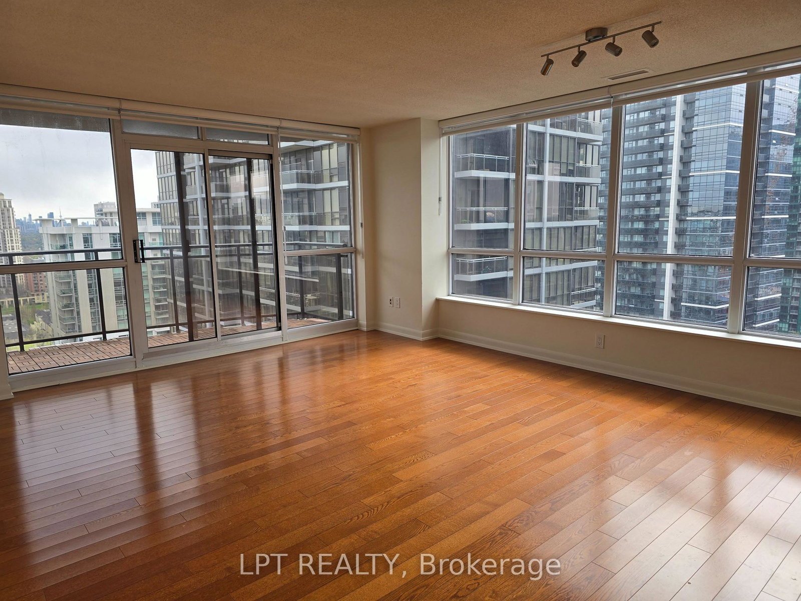 33-sheppard-avenue-e-north-york-ontario-c13116038