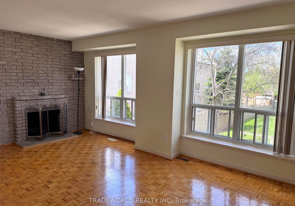 6-liszt-gate-north-york-ontario-c13116070
