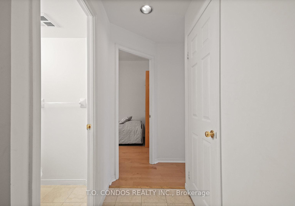 909-bay-street-toronto-ontario-c13116310